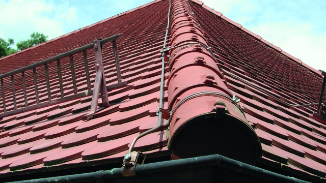 Roof Conductor Holders Adjustable to Ridge and Hip Tiles